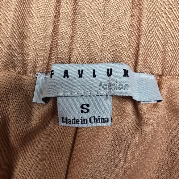 Women's Favlux Peach Pleated Front Paper Bag Shorts | Size Small - Picture 8 of 10